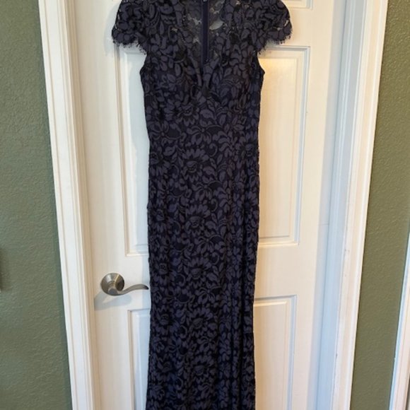 NWOT Eliza J Scalloped-Edge Lace Gown in Navy size 2 - Picture 2 of 4